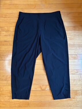 EUC Athleta Brooklyn Mid Rise Tapered Ankle Pant in Black | Women’s Plus 18